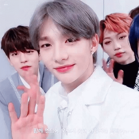 Smile And Wave Boys Hyunjin GIF