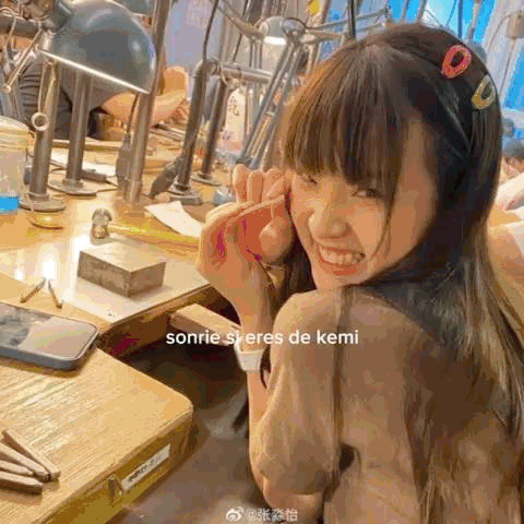 Smiling Girl with Sonrie Si Eres De Kemi