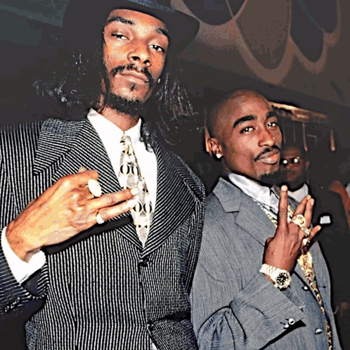 Snoop Dogg And Tupac Are Posing For A Photo GIF