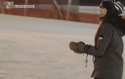 Lalisa Manoban Snowball Fight GIF