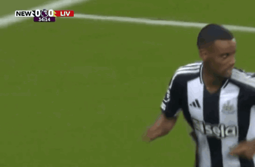 Soccer Player In Black And White Pela Jersey GIF