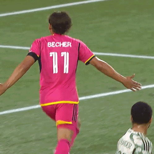 Soccer Player in Pink Shirt Becher