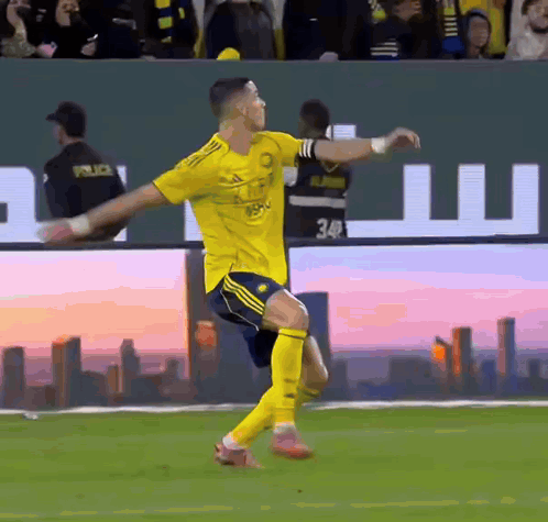 Soccer Player In Yellow Jersey Number 34 GIF