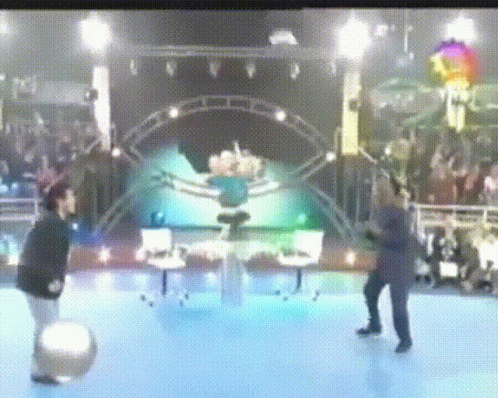Soccer Player Kicking Ball El Mejor Gol De Pele GIF