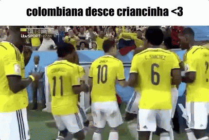 Soccer Players With Colombiana Desce Criancinha < 3 GIF