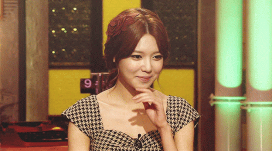 Sooyoung Trying Not To Laugh GIF