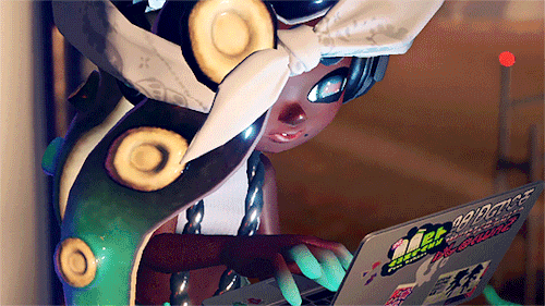 Splatoon Marina Ida Typing In Laptop GIF