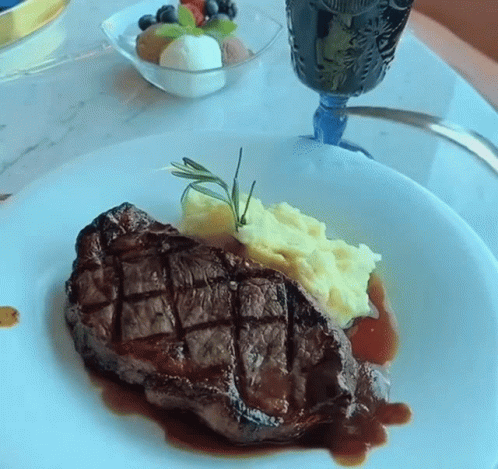 Steak With Mashed Potatoes and Gravy