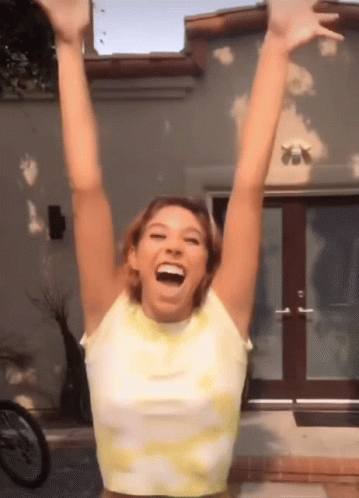 Stella Smyth Singer Jump Turn GIF