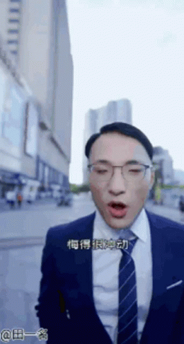 Super Idol Tian Yiming Singing While Holding Phone GIF