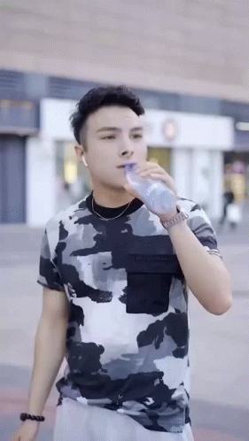 Super Idol Handsome Guy Holding A Bottle GIF