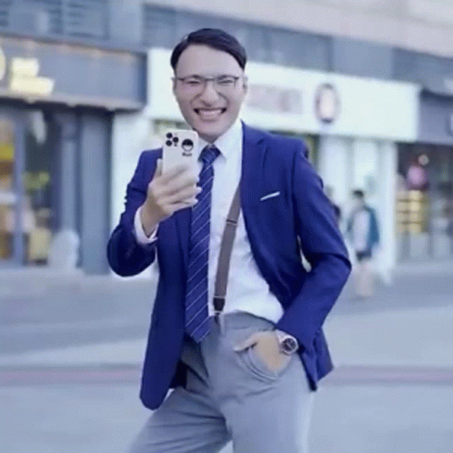 Super Idol Tian Yiming Holding Phone While Dancing GIF