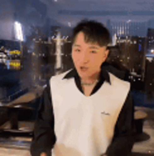 Super Idol Tian Yiming Introducing His Self GIF