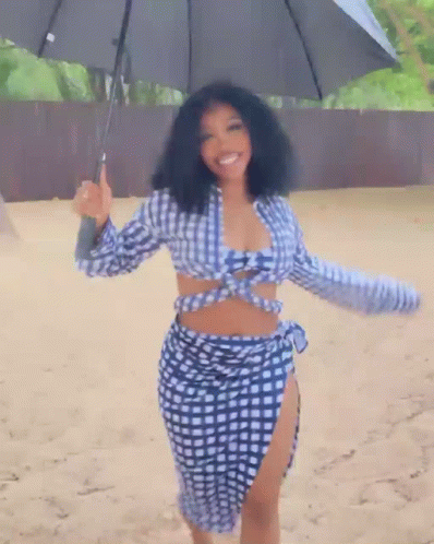 Curvaceous Sza Sexy Dancing GIF
