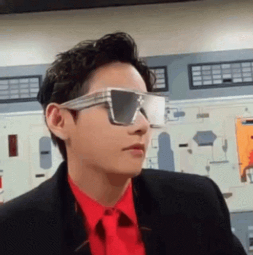 Taehyung Shiny Glasses GIF