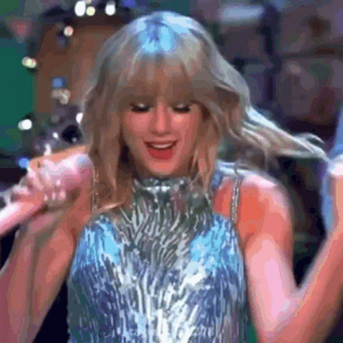 Taylor Swift Dancing And Looking At Side GIF