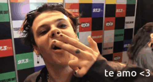 Te Amo Mexico Yungblud Singer Flying Kiss GIF