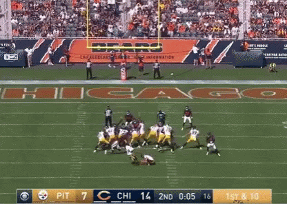 The Chicago Bears Are Playing The Pittsburgh Steelers In A Football Game GIF