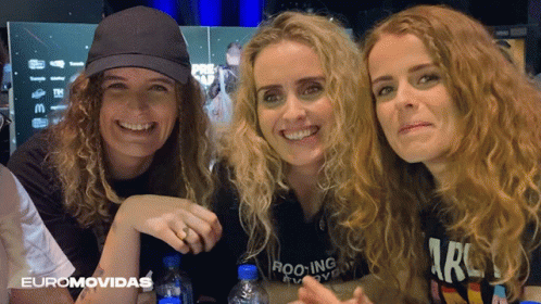 Three Women Are Posing For A Photo With The Words Euromovidas On The Bottom GIF
