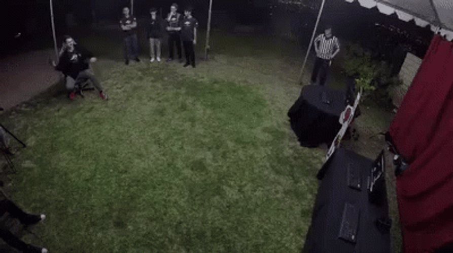 Throwing Computer Tepat GIF