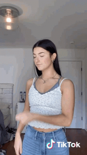 Tiktok Dance Famous Charli D'amelio GIF