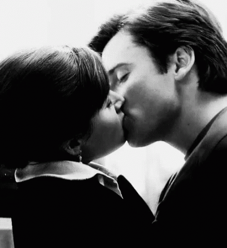 Tom Welling Kiss Kiss GIF