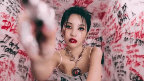 Tomboy Gidle Soyeon Lipstick GIF