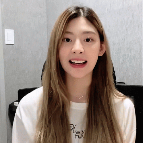 Too Small Stayc Seeun Kpop GIF