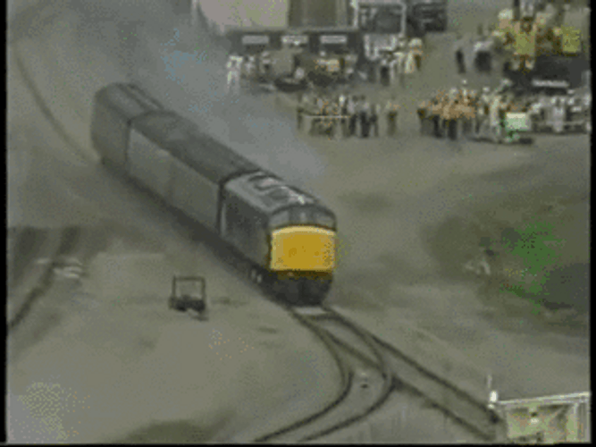 train-wreck-smashing-exploding-wyfc2tv8506qd0po.gif