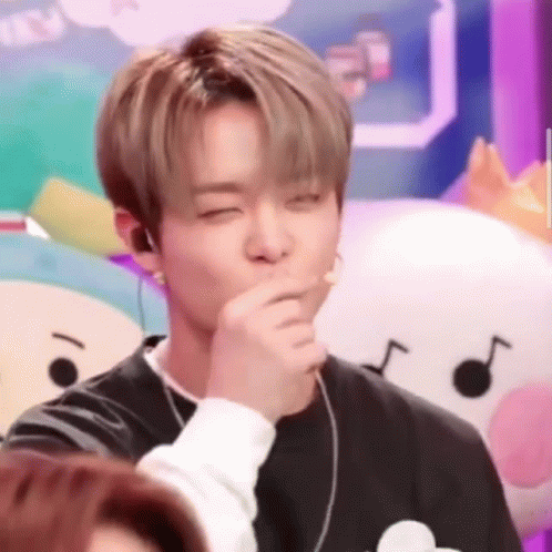 Treasure Jilhoon Heart Hand GIF