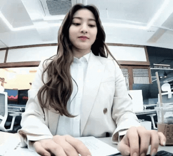 Twice Jihyo Beautiful Typing Fast GIF
