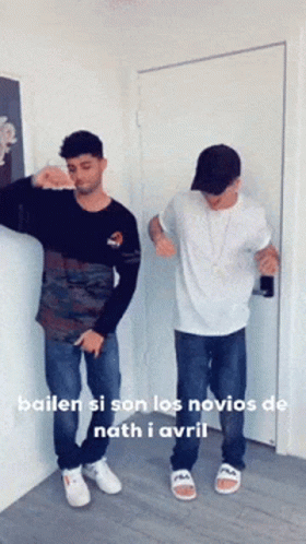Two Men Dancing Bailen Si Son Los Novios De Nath I Avril GIF