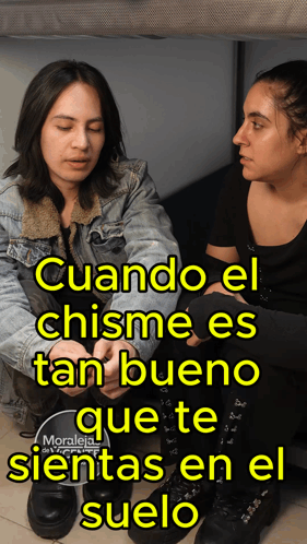 Two Women Cuando El Chisme Es Tan Bueno Que Te Sientas En El Suelo GIF