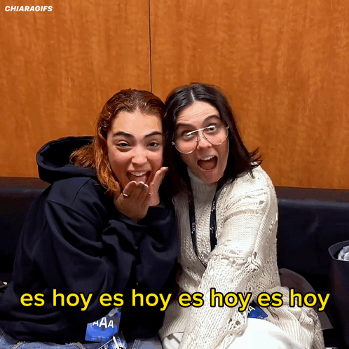 Two Women es hoy es hoy es hoy