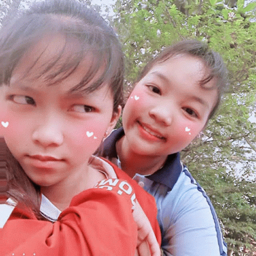 two young girls are posing for a picture with one wearing a shirt that says " seoul "