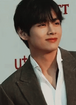 V Always Smiling When He Saw Camera GIF