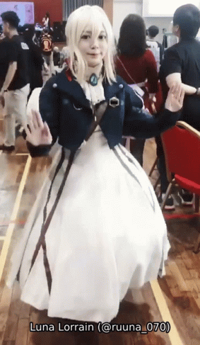 Violet Evergarden Cosplayer GIF