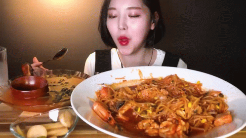 Woman Eating Spaghetti With Spoon GIF