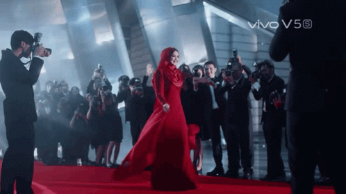 Woman in Red Dress Photographed by Group With Vivo V5s