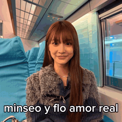 Woman on Train With Minseo y Flo Amor Real