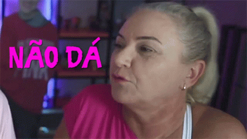 Woman Pink Shirt Funny Face Saying não da