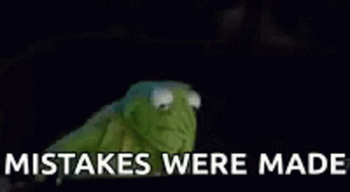 Woman Saying Bueno Minimo Hay Chisme Caliente on TV