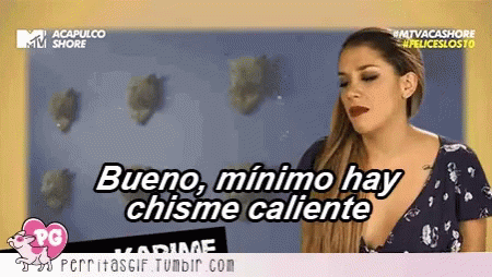 Woman Says Bueno Minimo Hay Chisme Caliente on TV Screen