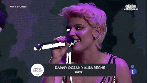 Woman Singing Into Microphone Danny Ocean Y Alba Reche GIF