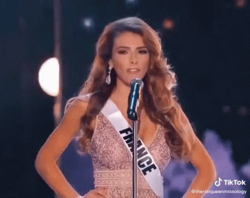 Woman Singing Into Microphone With Franse Text GIF