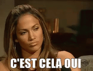 Woman Sitting at Microphone c'est cela ou