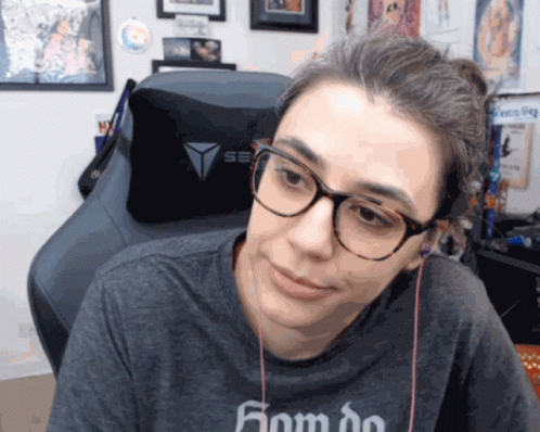 Woman Wearing Glasses and Do Shirt