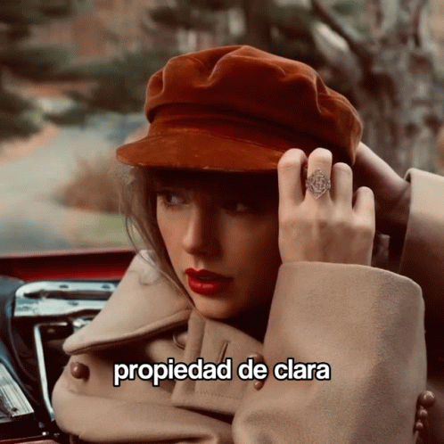 Woman Wearing Hat and Ring Saying Propiedad de Clara