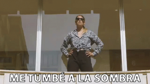 Woman With Text Me Tumbe a la Sombra