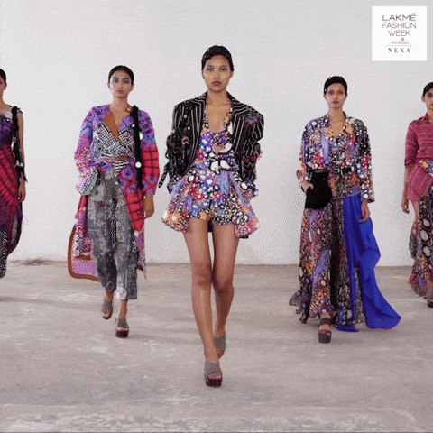 Women Modelo Ramp Modelling GIF